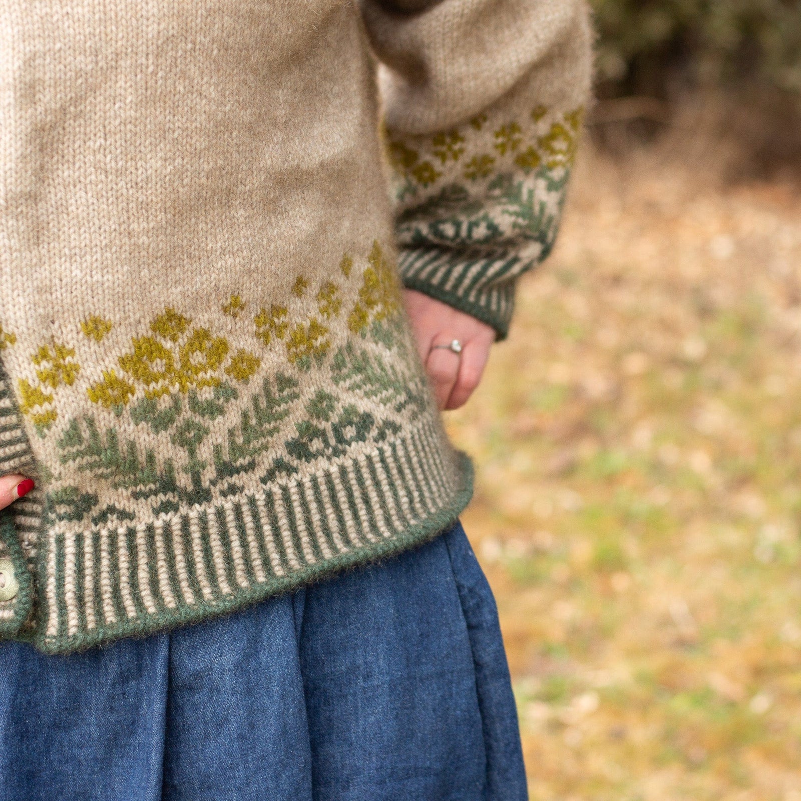 Louie & Lola Yarns Alma Cardigan Fade Kit - Natural & Pear