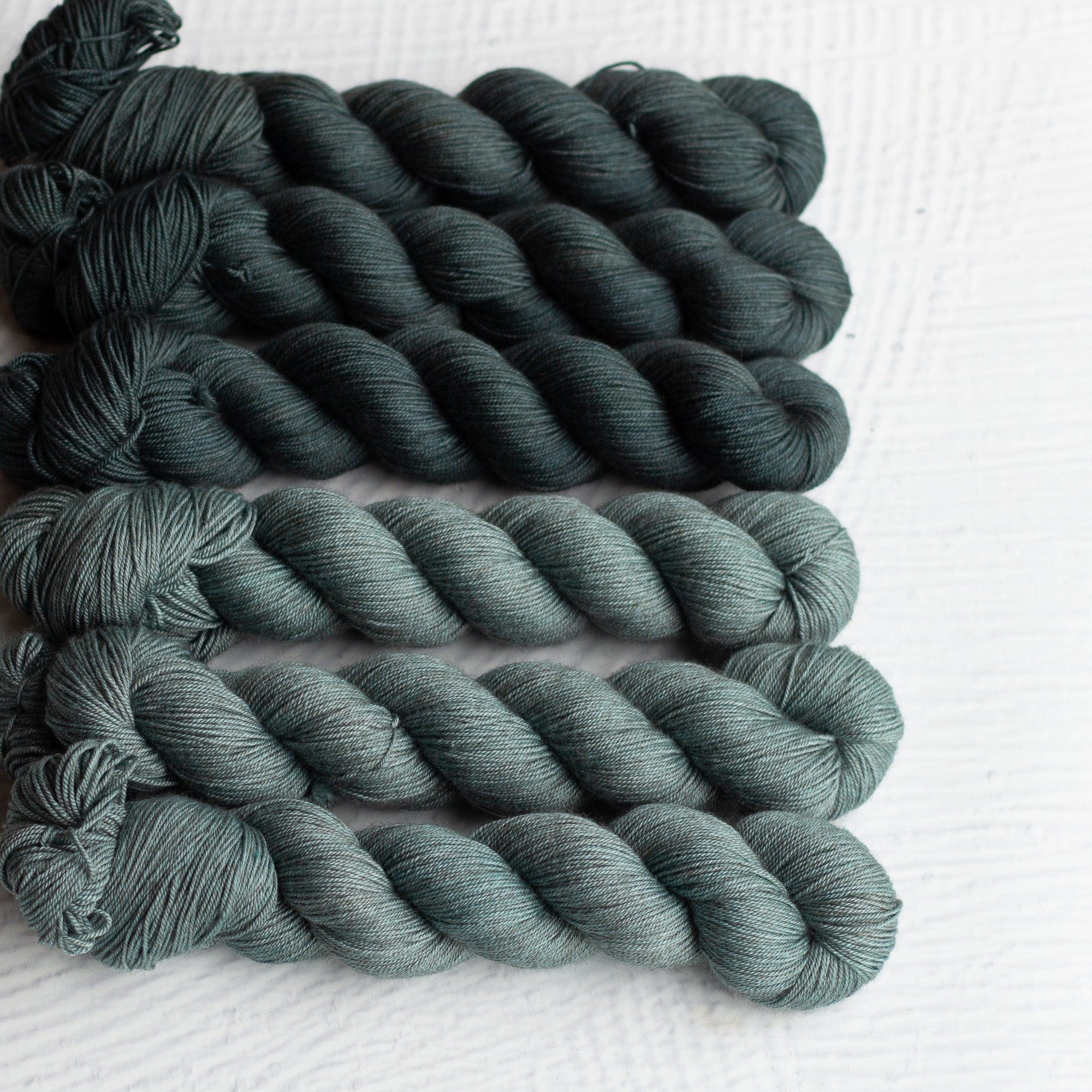 Louie & Lola Yarns Sunde Pullover & Sleeveless Top - Kit 1 - Agave & Mist