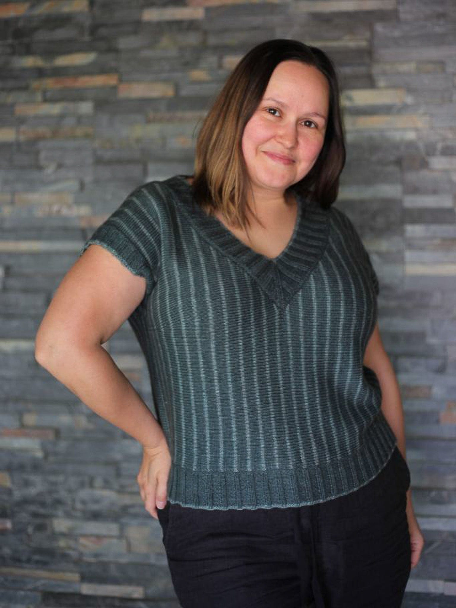 Louie & Lola Yarns Sunde Pullover & Sleeveless Top - Kit 1 - Agave & Mist