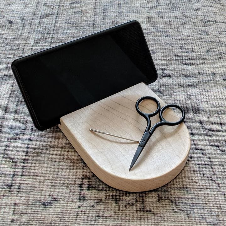 Thread & Maple Thread & Maple - Maple Phone Stand