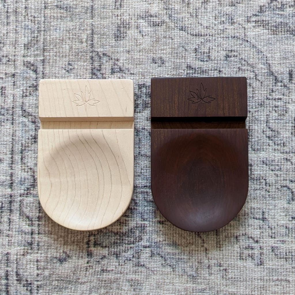 Thread & Maple Thread & Maple - Maple Phone Stand