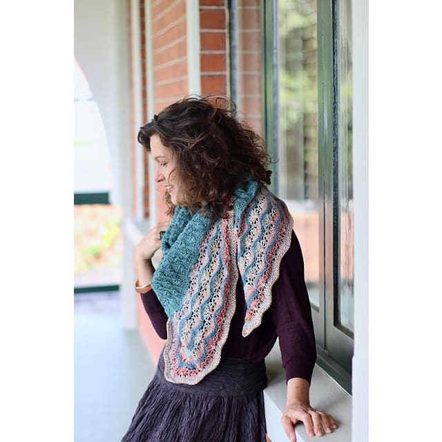 Truly Myrtle Truly Myrtle Knitting Pattern - Queenie Shawl